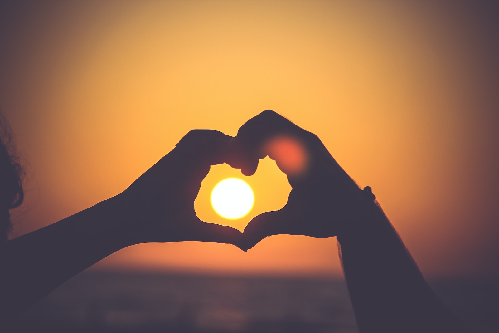 O amor ágape de Deus - 1 João 4:7-8